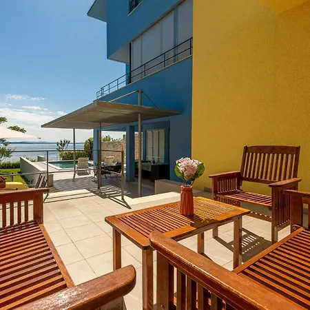 Three-bedroom In Appartement *