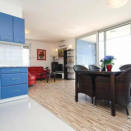 Appartement Three-bedroom In *