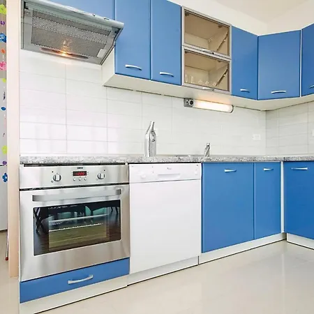 Three-bedroom In Appartement Kožino